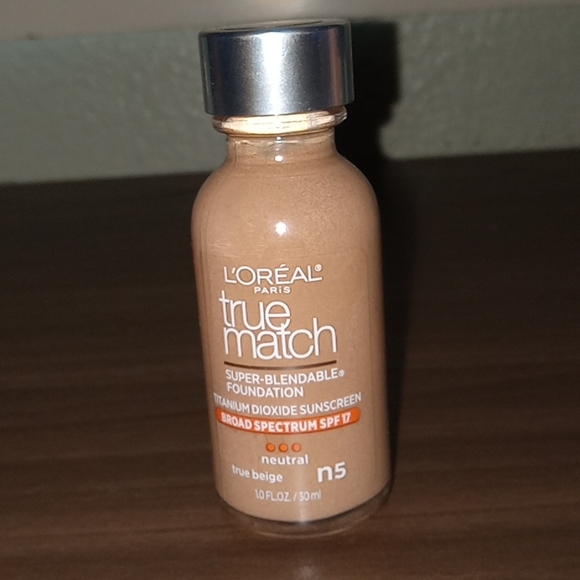 L’Oréal Paris foundation - Picture 1 of 2